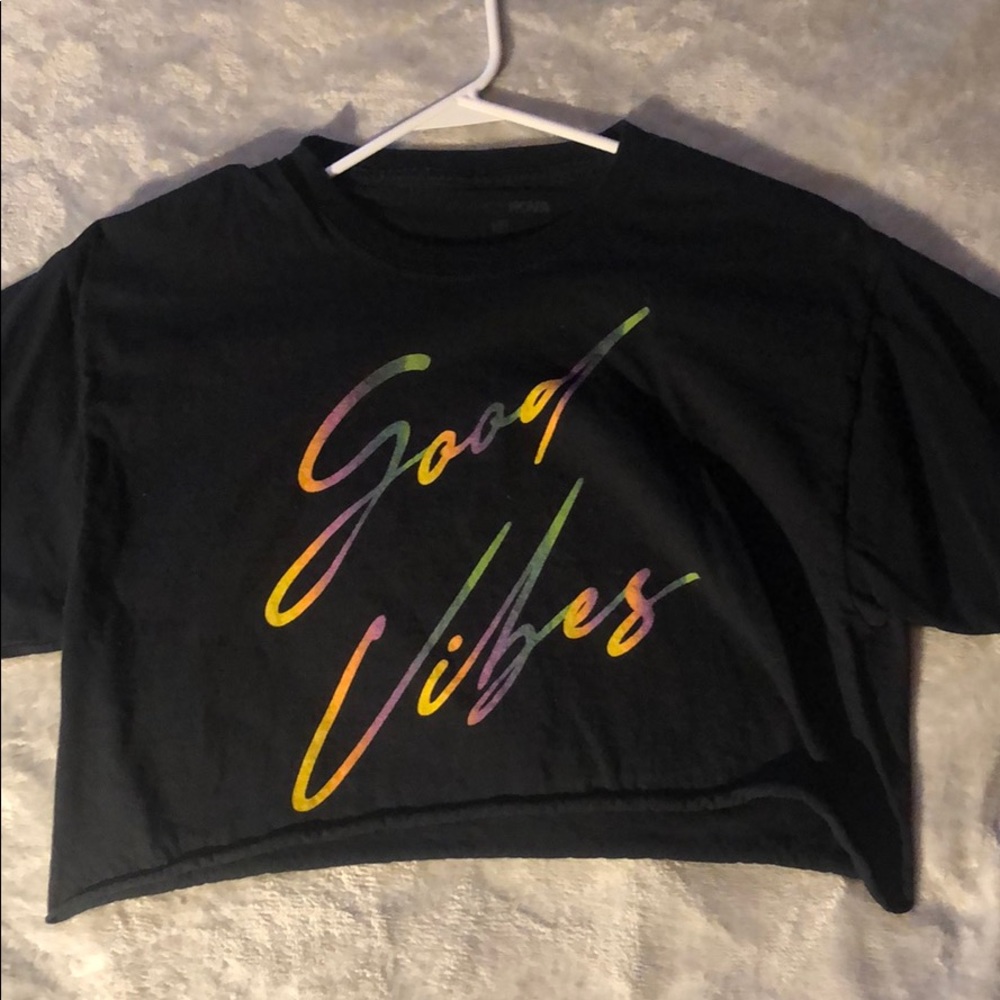 Good vibes crop-top.